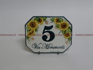 cod.art: nc33 - Mattonella in ceramica ottagonale cm 16x12 circa con girasoli e scritta personalizzata. 